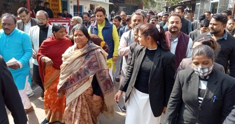 Etawah News: BJP candidates sought votes by doing public relations