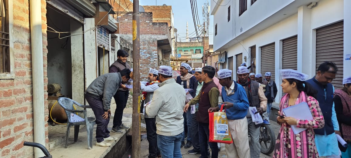 Etawah News: Candidate Dr. Shivpratap did door to door public relations