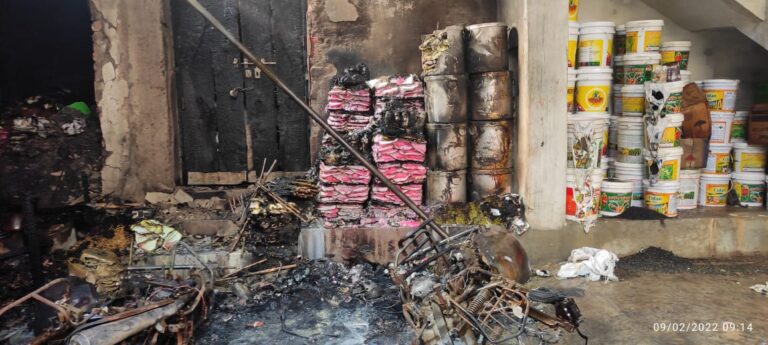 Bihar news : भारतीय बीज भंडार के गोदाम में  लगी भीषण आग करोड़ो का माल जलकर हुआ खाक 