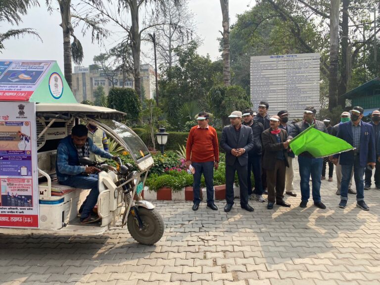 उत्तर प्रदेश लखनऊ मतदाता जागरूकता प्रचार रथ का उद्घाटन मतदान के दिन सभी को उत्साह के साथ मतदान अवश्य करनी चाहिए