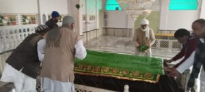 आजमगढ़ न्यूज :  विधायक   समाजवादी पार्टी प्रत्याशी संग्राम यादव ने मौलाना सैयद मोहम्मद कासिम जिलानी के पहाड़ी सरैया स्थित मजार पर मत्था टेका