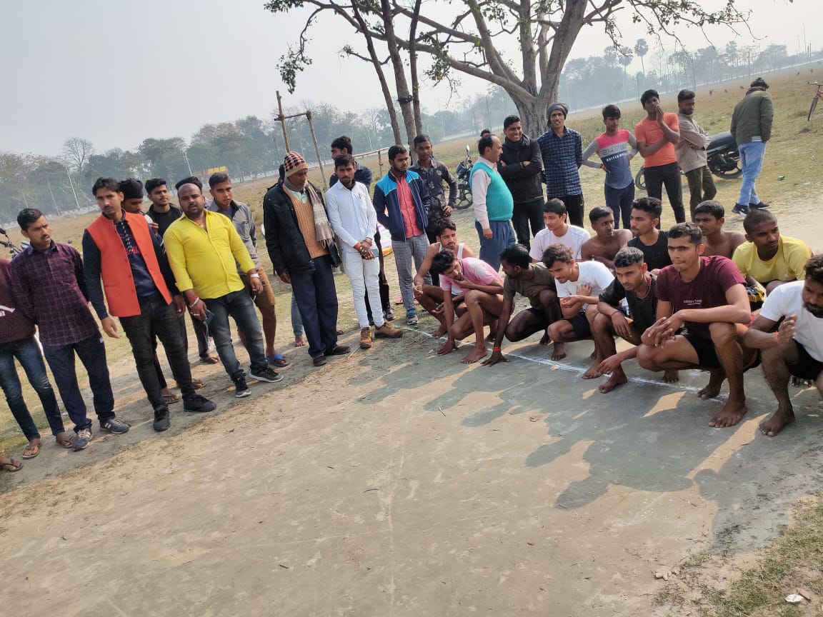 Bihar news:-नेहरू युवा केन्द्र के तत्वावधान मे चकिया मे प्रखंड स्तरीय खेल कूद प्रतियोगिता का शुभारंभ