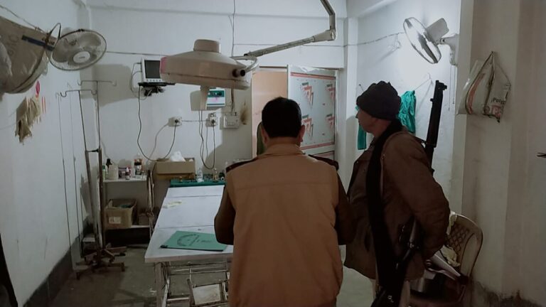 Bihar news:-हिसुआ मे अवैध रूप से संचालित नर्सिंग होम मे मेडिकल टीम का छापा, नर्सिंग होम किएं ग्ए सील