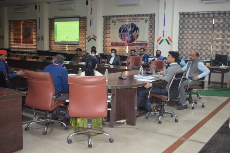 Prayagraj News :फाफामऊ एवं प्रतापपुर के प्रेक्षक एवं जिला निर्वाचन अधिकारी की उपस्थिति में विधान सभा का द्वितीय रैडमाइजेशन सम्पन्न