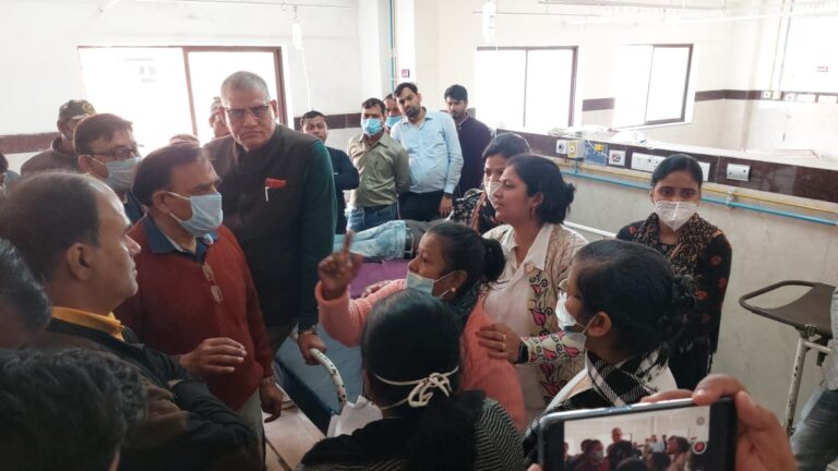 Bihar news गवर्नमेंट मेडिकल कॉलेज जीएनएम व मेडिकल इंटर्नशिप छात्रों के बीच बना हिंसात्मक रणक्षेत्र