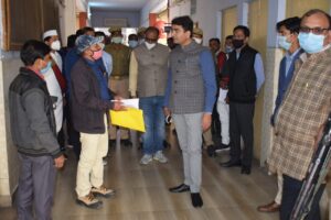 Prayagraj News :जिला निर्वाचन अधिकारी ने मतदान कार्मिंकों को दिए जा रहे द्वितीय प्रशिक्षण का किया निरीक्षण