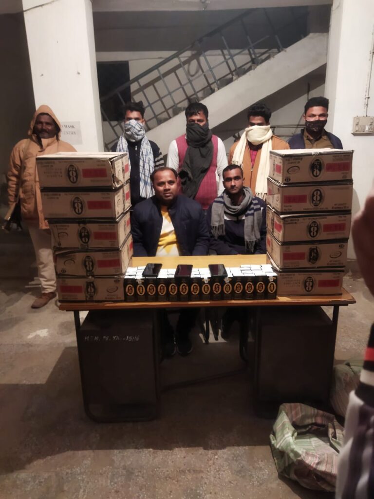 Bihar news :  कार सहित भारी मात्रा में विदेशी शराब बरामद 