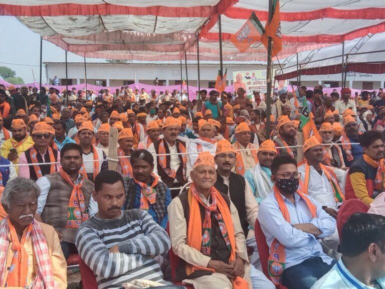 प्रतापगढ  न्यूज : रैली को संबोधित करते देश के गृहमंत्री अमित शाह व रानीगंज विधायक धीरज ओझा के पक्ष में मांगा वोट