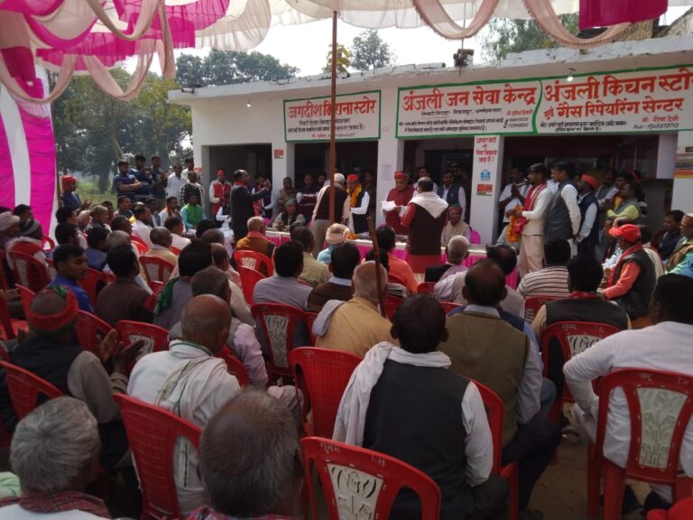 अम्बेडकर नगर न्यूज सपा पार्टी प्रबुद्ध वर्ग का एक सम्मेलन आयोजित मुख्यअतिथि पार्टी के प्रत्याशी पूर्व सांसद त्रिभुवनदत्त