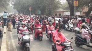 Prayagraj News :जिला निर्वाचन अधिकारी ने मतदाता जागरूकता अभियान के तहत पिंक रैली को हरी झण्डी दिखाकर कार्यक्रम का किया शुभारम्भ