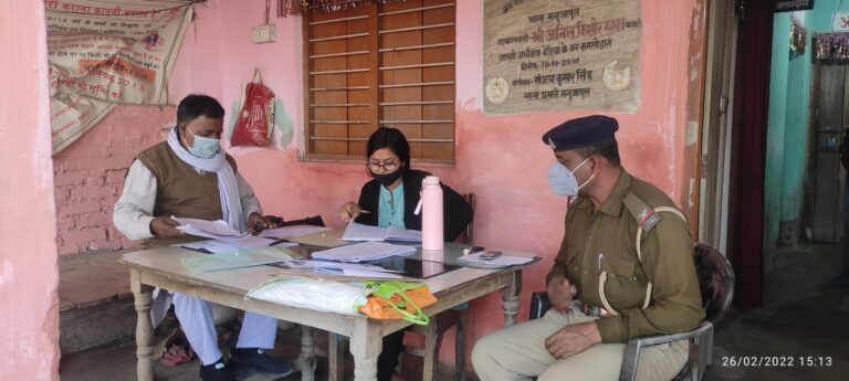 Bihar news मनुआपुल ओपी में थानाध्यक्ष व सीओ की जनता दरबार में भूमि संबंधित विवाद की सुनवाई