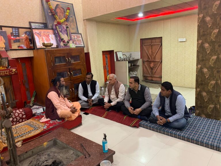 संभल न्यूज़:कैला देवी महंत से मिला विश्व हिंदू परिषद का प्रतिनिधिमंडल