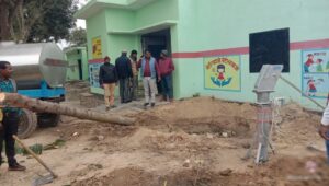 Ambedkarnagar News:-मतदेय स्थलों पर अविलम्ब उपलब्ध कराएं न्यूनतम सुविधाएं