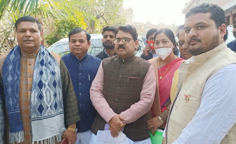 Etawah News: Reception ceremony of Raghuraj Singh Shakya postponed due to the death of Swar Kokila.