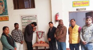 Etawah News: Condolence meeting organized on the death of Swar Kokila Bharat Ratna Lata Mangeshkar at Shri Chitragupta Inter College Etawah