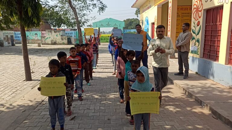 Etawah News: Children took out rally for voter awareness in village Jugaural