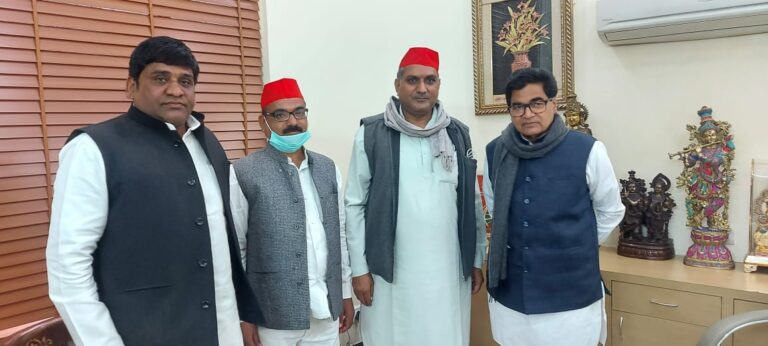 Etawah News: Former Congress President left Congress's hand