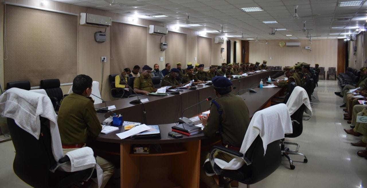 Etawah News: Police committed to conduct the assembly elections safely
