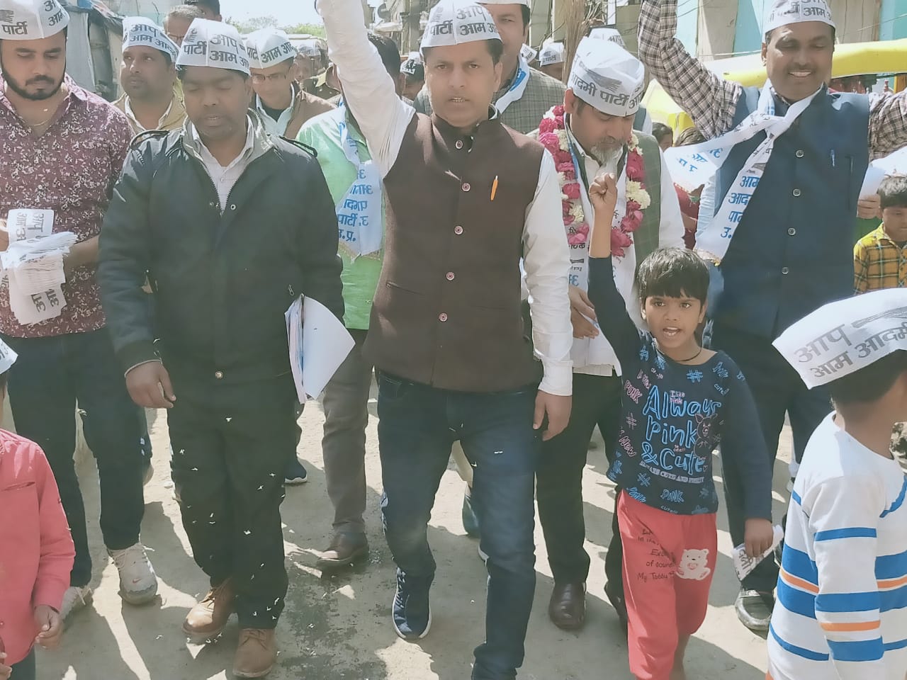 WhatsApp Image 2022 02 14 at 5.55.36 PM Etawah News: Aam Aadmi Party is full of door to door campaign