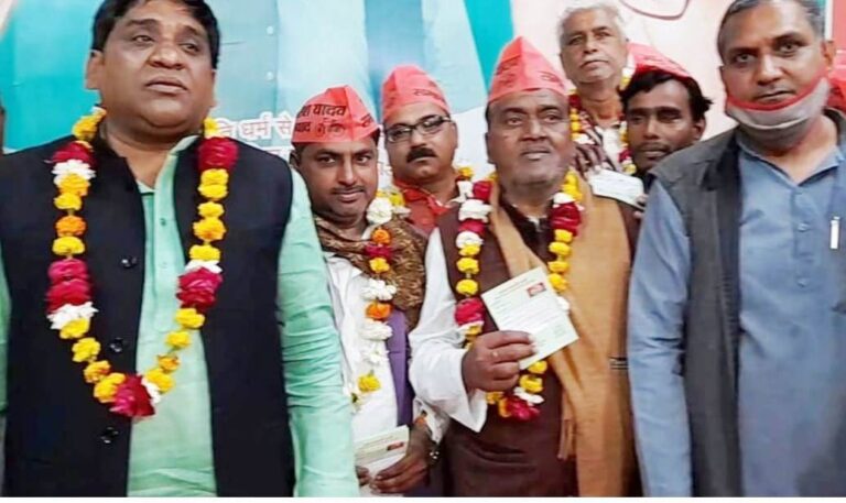 Etawah News: Left Congress and BJP and joined SP