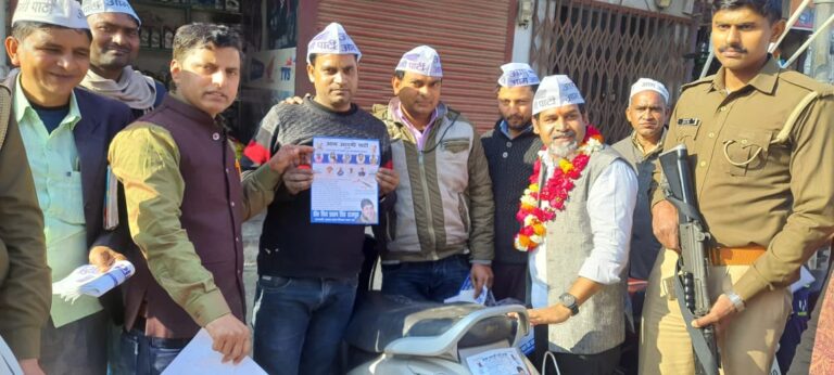 Etawah News: Candidate Dr. Shivpratap did door to door public relations