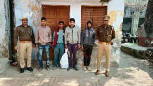 Meerut News: Four people were caught while doing cow slaughter in the field.