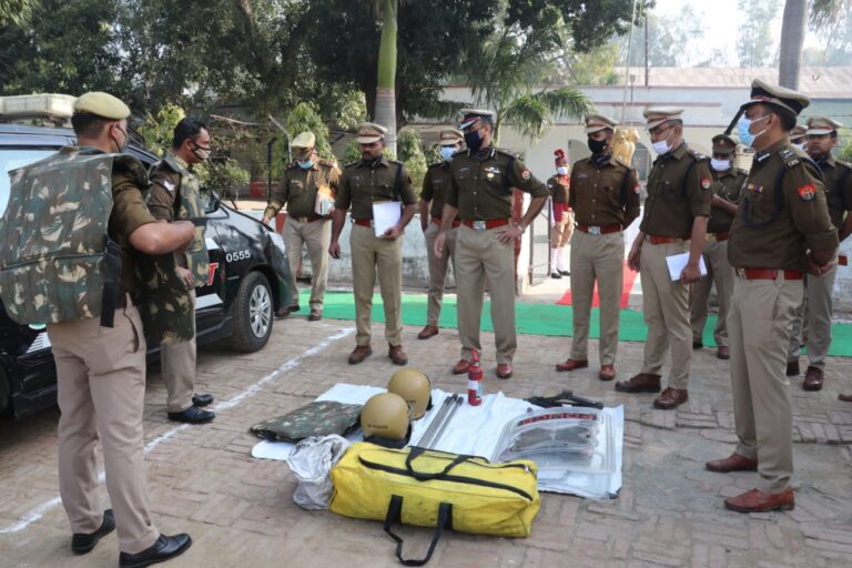 Meerut News: Parade inspection and meeting with police pensioners were held.