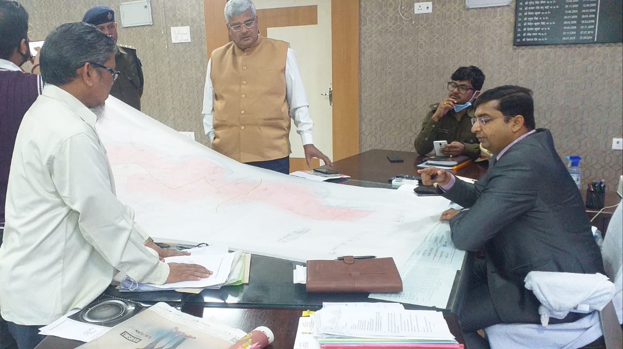 Bihar news टेक्सटाईल मेगा पार्क निर्माण हेतु भूमि की उपलब्धता से संबंधित कार्यों की जिलाधिकारी ने की समीक्षा