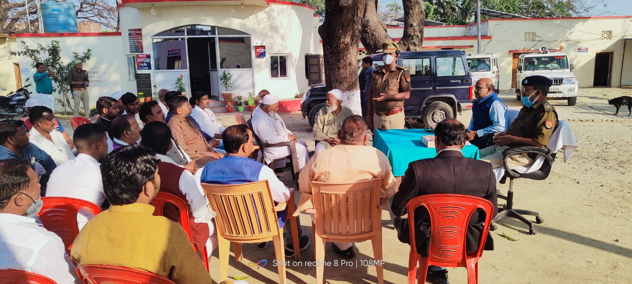 अम्बेडकर नगर न्यूज थाना जहांगीरगंज परिसर मे एसडीएम आलापुर की अध्यक्षता में पीस कमेटी की बैठक हुई सकुशल संपन्न