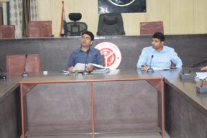 Prayagraj News :पीएम स्वनिधि योजना हेतु विशेष मेगा कैम्प के आयोजन के तैयारियों की जिलाधिकारी ने की समीक्षा