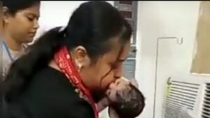 Agra News: नवजात शिशु के लिए भगवान बनी महिला डॉक्टर