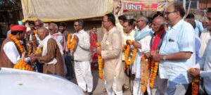 Ambedkar Nagar News: एसपी विधायक त्रिभुवन दत्त का विकास खंड जहांगीरगंज के अनेकों स्थान पर हुआ भव्य स्वागत