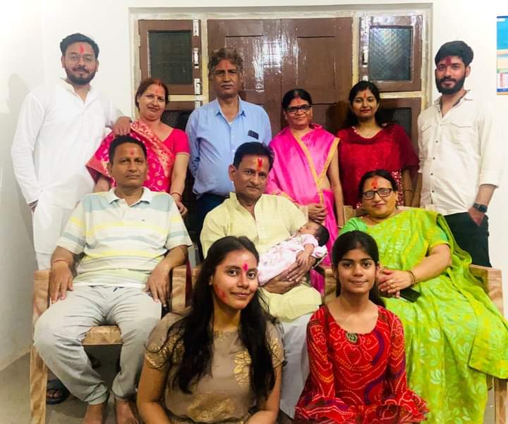 अम्बेडकर नगर न्यूज ज्योतिका पाण्डेय पूर्वांचल यूनिवर्सिटी में गोल्ड मेडल पाकर क्षेत्र का किया नाम रोशन 