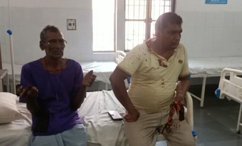 Agra News: खेत मे गाय चराने को लेकर दबंगों ने फौजी और परिवार को लाठी-डंडों से पीटकर किया लहूलुहान