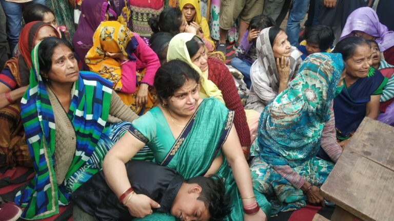 Agra News: नकाबपोश बदमाशों ने व्यवसायी के घर मे घुसकर डबल मर्डर कर दिया लूट की घटना को अंजाम