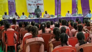 Agra News: परिषदीय विद्यालयों में नामांकन बढ़ाने के लिए शुरू किया गया स्कूल चलो अभियान