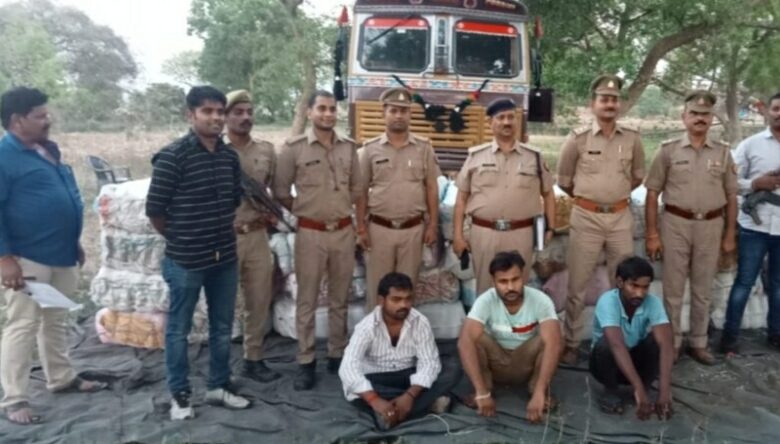 Agra News: एसटीएफ एवं बाह पुलिस ने एक करोड़ के गांजे के साथ तीन को किया गिरफ्तार