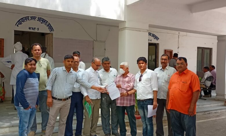 Agra News: बलिया पत्रकारों के समर्थन में ग्रामीण पत्रकार एसोसिएशन ने अपरआयुक्त को राज्यपाल को संबोधित सौंपा ज्ञापन
