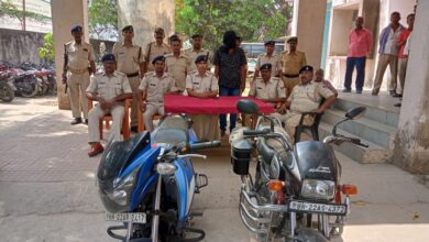 Bihar news 24 घंटे के अंदर लूट की मोटरसाइकिल के साथ लूटेरा गिरफ्तार