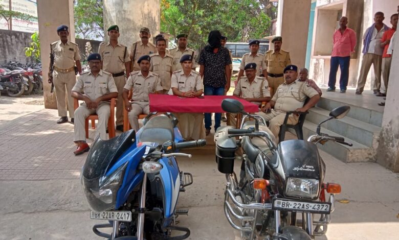 Bihar news 24 घंटे के अंदर लूट की मोटरसाइकिल के साथ लूटेरा गिरफ्तार