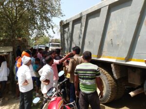 आजमगढ़  न्यूज : पानी का छिड़काव न होने से नाराज ग्रामीणों ने किया बवाल