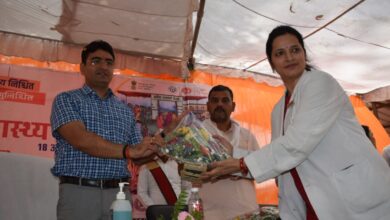 Prayagraj News : जिलाधिकारी ने सामुदायिक स्वास्थ्य केन्द्र चाका में स्वास्थ्य मेले का फीता काटकर किया शुभारम्भ