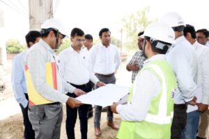 Prayagraj News :त्रिवेणी पुरम कॉलोनी में रहने वाले लगभग 3600 परिवारों की सीवेज संबंधित समस्या के निराकरण के दृष्टिगत मंडलायुक्त ने आज कॉलोनी स्थित निष्क्रिय सीवेज ट्रीटमेंट प्लांट का निरीक्षण किया