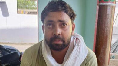 Agra News: कथित पत्रकार को आवास के नाम पर रुपयों की बसूली करते समय दबोचा