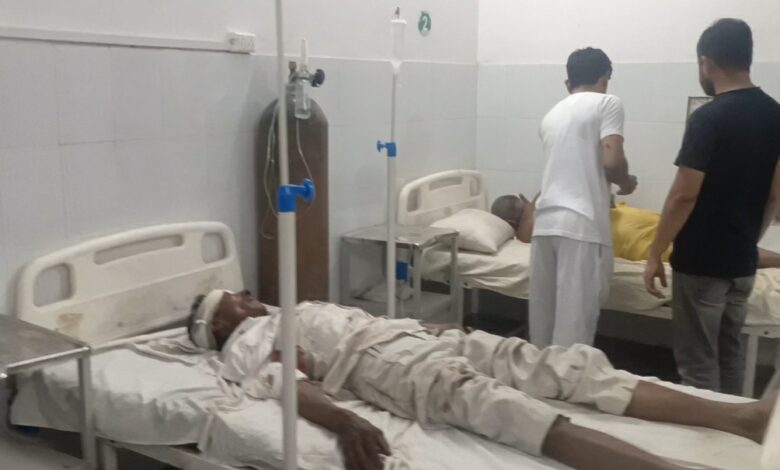 Agra News: आवारा गौवंश से टकराई बाइक दो हुए घायल