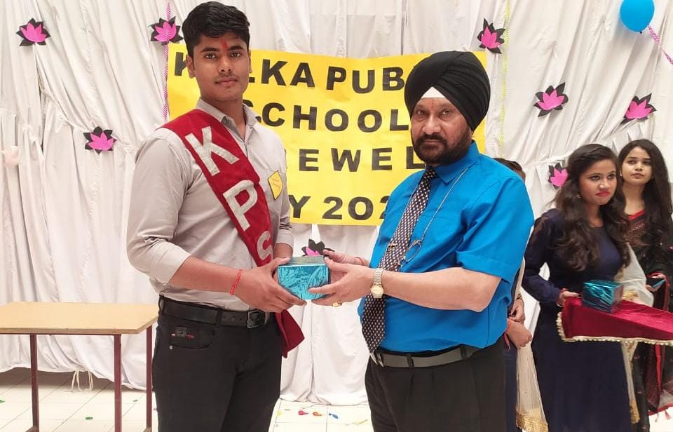 Meerut News: Farewell ceremony held by children 