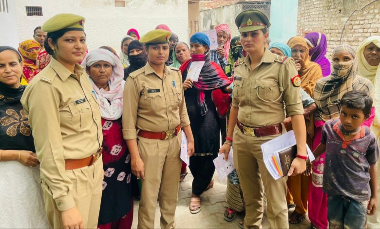 महिलाओं को मिशन शक्ति के शक्ति जागरूक करते हुए उन्हें शासन द्वारा जारी किए गए हेल्पलाइन नंबर की दी जानकारी