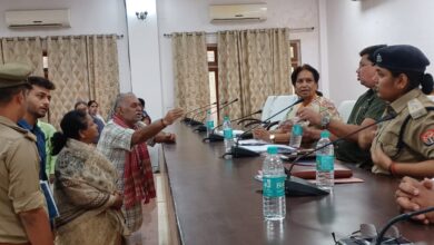 Prayagraj News :महिला आयोग की मा0 सदस्या श्रीमती अनीता सचान ने महिला जनसुनवाई में सुनी पीड़ित महिलाओं की समस्यायें