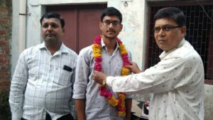 Agra News: बाह के छात्र ने इंटर मीडिएट की परीक्षा में किया जिला टॉप
