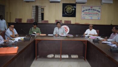 Prayagraj News : जिलाधिकारी की अध्यक्षता में संचारी रोग नियंत्रण एवं दस्तक अभियान की बैठक सम्पन्न